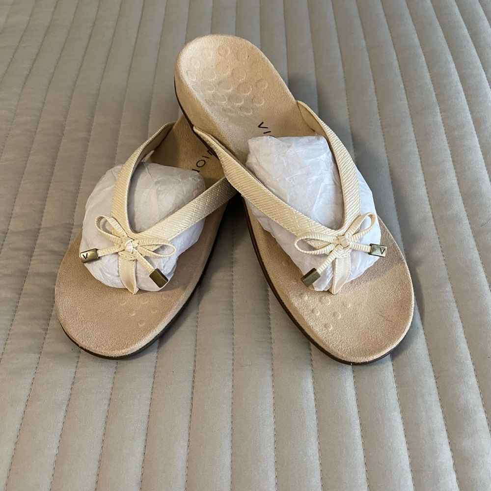 Vionic Bella Toe Post Thong Sandals